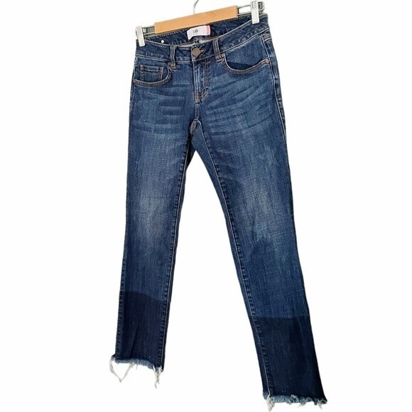 Cabi Jeans Slim Boyfriend Celebrity Wash Star Print Raw Hem Denim Women’s Size 0 - Picture 6 of 13